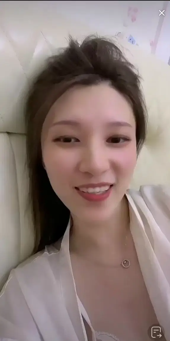 抖音直播 来个飞机吧 正好主播的机场可以停