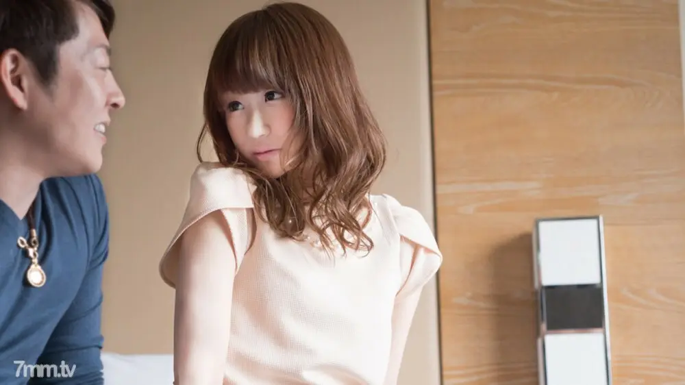 396-SARA-01这样的女孩正在申请......冲击第一枪蚀刻Sara