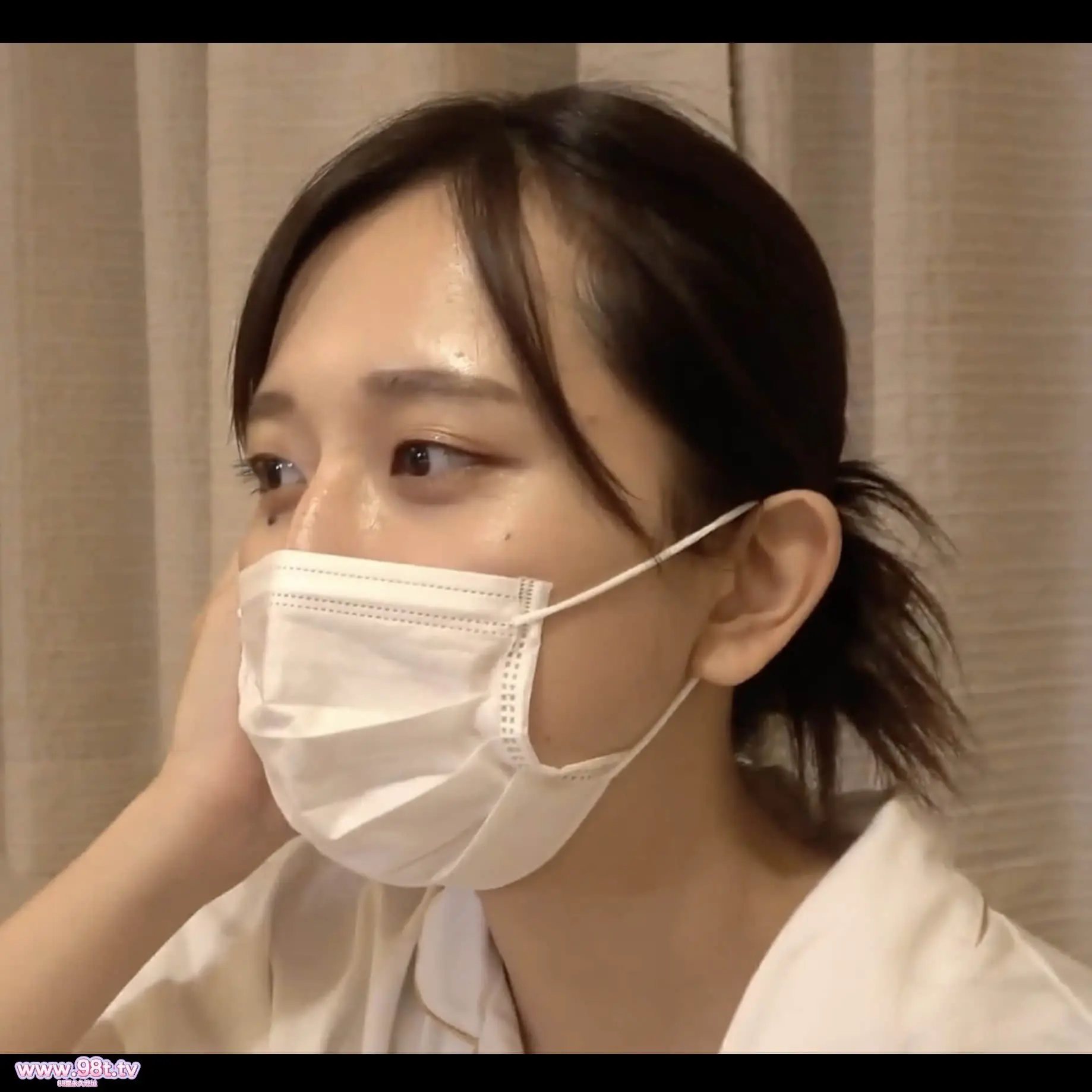 FC2PPV-4714782-【無】近所のカフェで働いている美女に一目惚れ １年間通