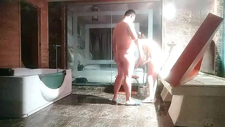 KU【探花】水疗馆女技师TP客户半套服务，洗完澡乳推磨屁股，上位骑乘摩擦舔屌，口活不错撸管射在脸上 new