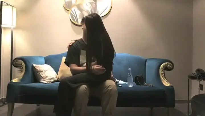 巨乳美女图书管做爱A