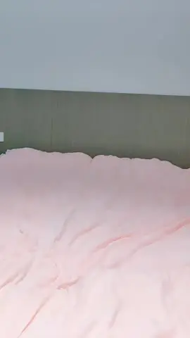 高颜值好身材性感美女，无毛骚穴大秀激情给狼友看精彩又刺激，近距离看逼逼特写展示
