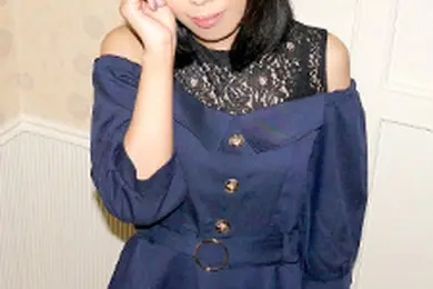 素人戴眼镜～对全身充满性感带的素人女孩进行大量训练～中崎纯子