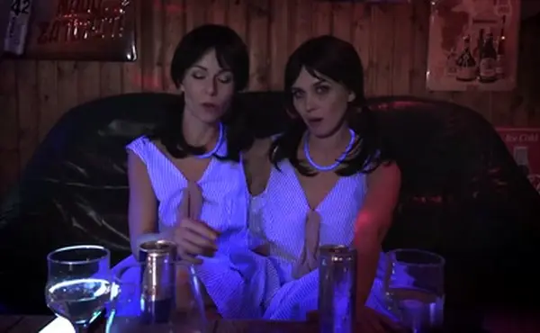 HP29 freak-house-siamese-twins_1080p