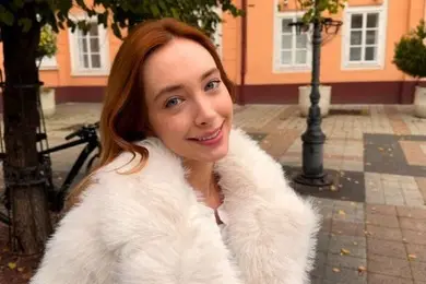 Met the porn actress on the street and fucked her the same day for a cup of coffee - [Loly Nebel]