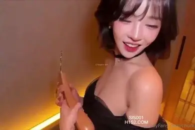 韩国美少女和人约炮车震当母狗