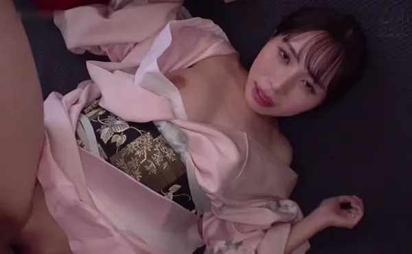  お客様には決して見せない、着物で隠れた純白Gカップと淫らな人妻セックス 料亭の美人女将 佐野秋帆（28）AVデビューUncensored-EYAN-208