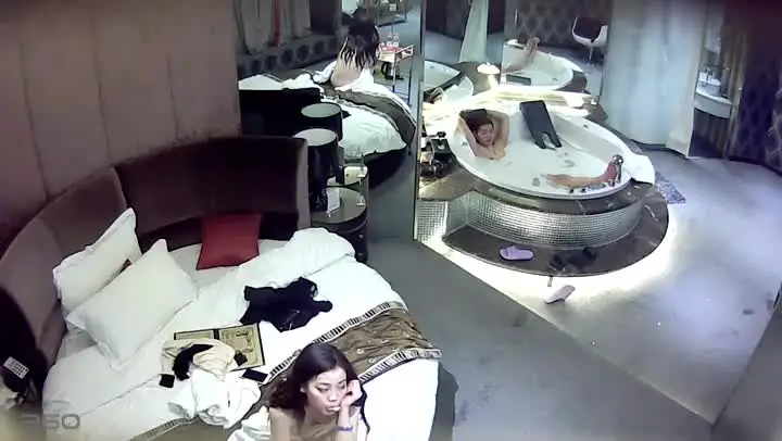 【360】Hotel偷拍系列360粉红浴缸 超极品女神与冰女娃娃组合59V~20161125 极品男女~2016 11 25 21 07 46 312