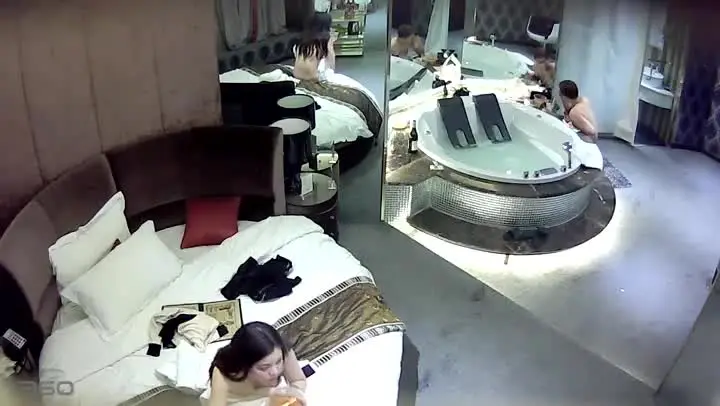 【360】Hotel偷拍系列360粉红浴缸 超极品女神与冰女娃娃组合59V~20161125 极品男女~2016 11 25 20 54 17 758