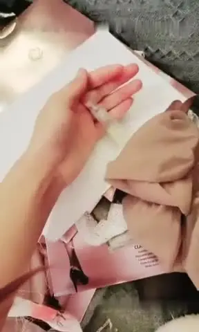 骚气勾搭女神『明日花未久』勾引上门送口罩的送药小哥偷偷在JJ上抹神油