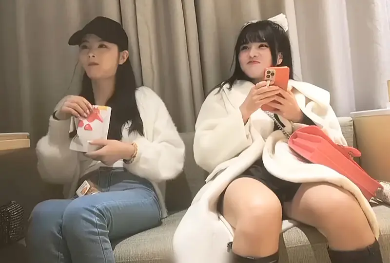 老金昨晚叫三个妹子,干一场00后可爱小妹妹,粉嫩青春精彩依旧