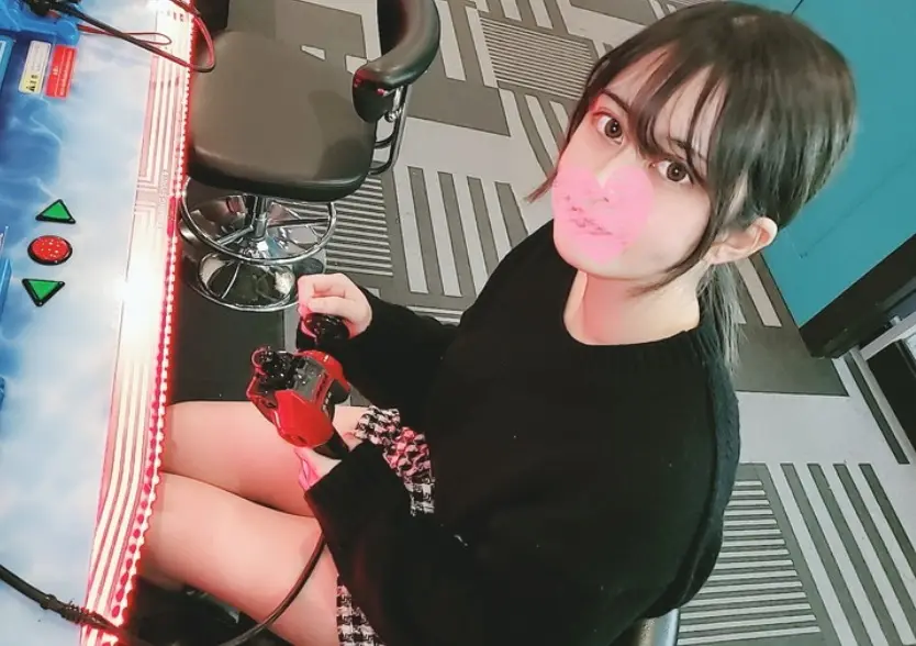 低学历的男人们对使用「无#惩罚#黑发苗条」这一高学历女高中生品牌的男性进行了10次连续中出!