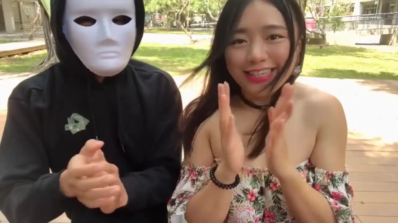 白天约会蒙面人,激情做爱爽歪歪...