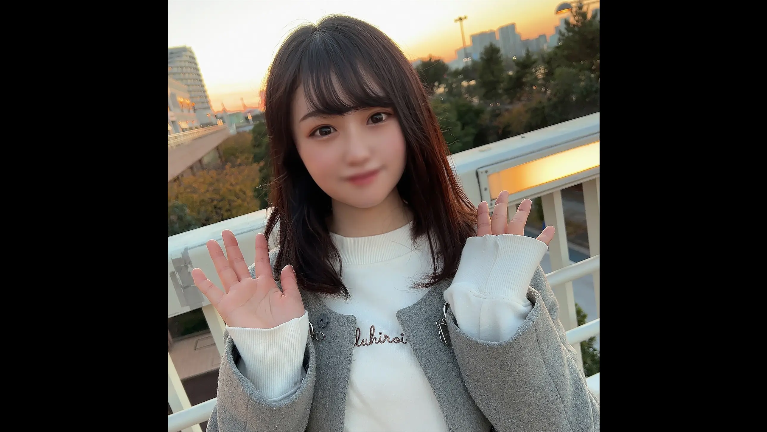 第一次拍摄·外观! !小动物脸清纯极简萌女大学生,落日余晖洒在沙滩上… 被尝遍的幼体满身是体液反复在阴道里高潮两次!