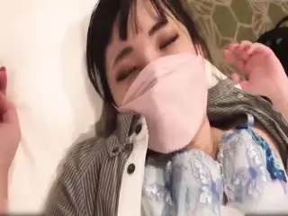 背叛男友,与经理和厨师三人行