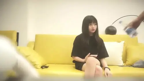 约挺嫩妹子舔奶互摸,倒立69口交近距离特写骑乘猛操 无套1