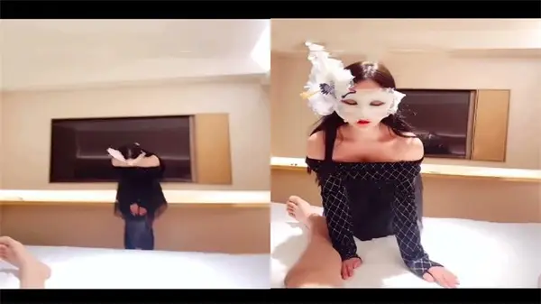 推特极品反差婊爱丝袜女神的VIVIAN姐2022最新定制啪啪两部1