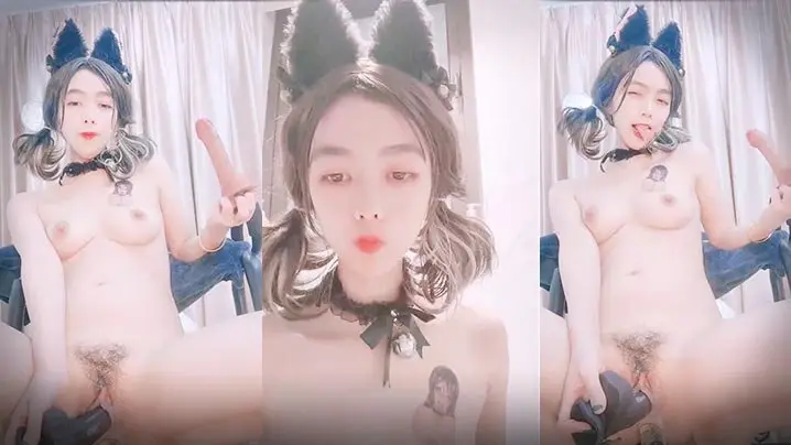 [灌满小骚逼灌满小骚逼一个人直播给狼友看,三插道具自慰白浆流出。