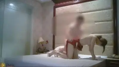 土豪高价约了个模特,床上好配合