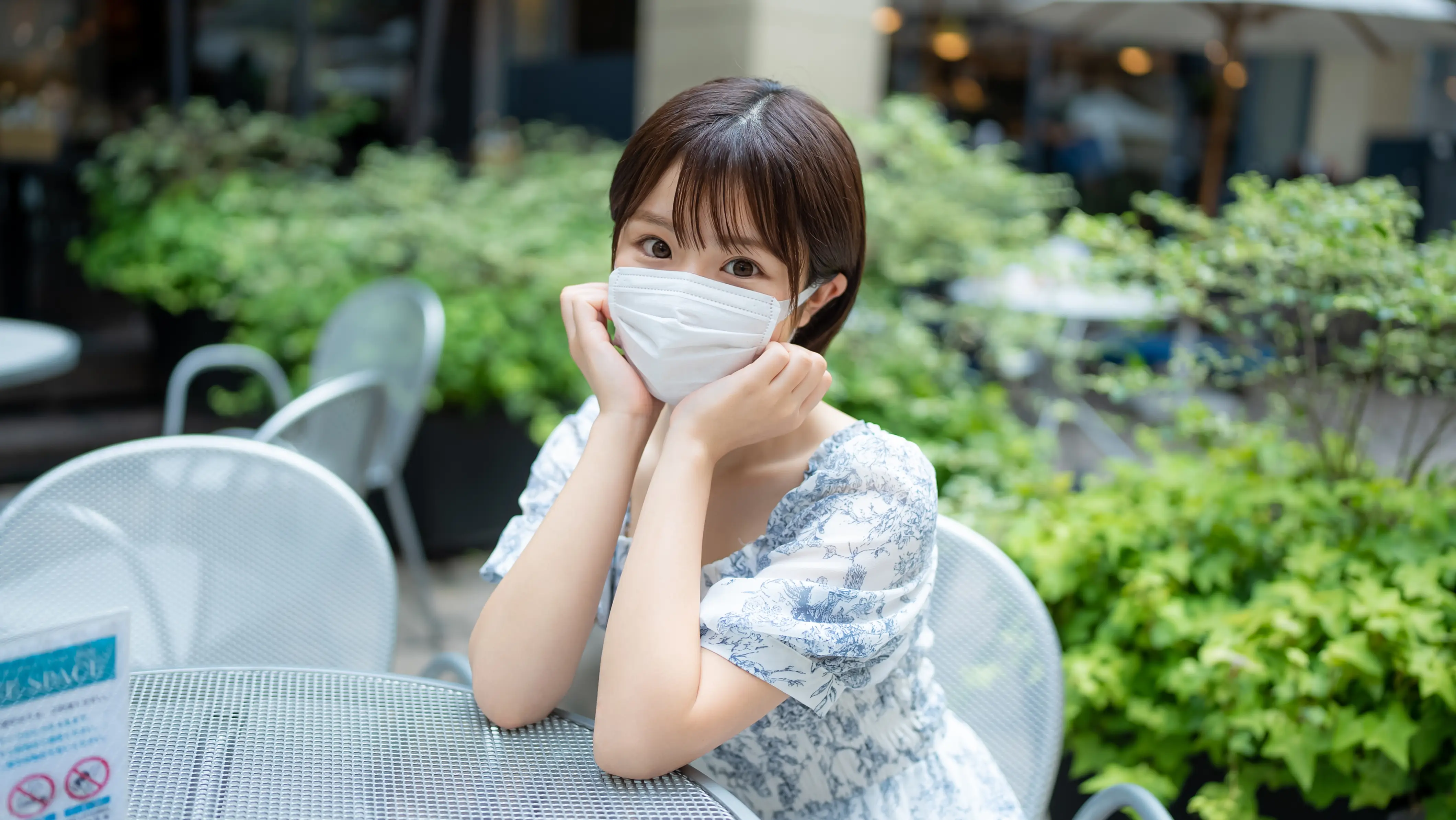 电影风格!绝对让你爱不释手的幼儿园人气美女老师! !没有在公园里出现的样子,但是用甜美的声音扰乱淫荡的身体,是原
