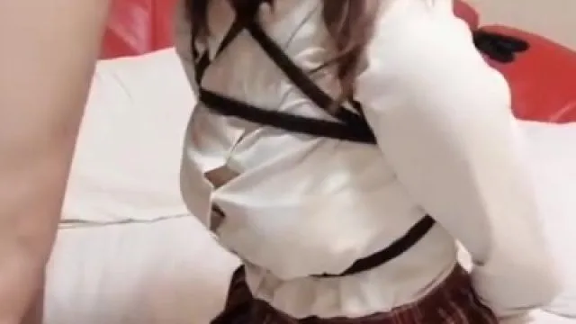 约网友一起来3P玩弄穿JK裙的骚母狗老婆