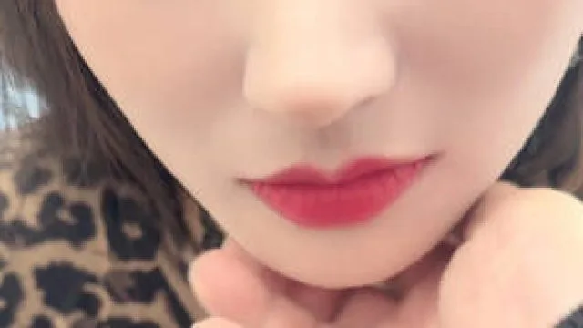 3P极品高颜值的M深喉调教好劲爆今必须好好给她洗洗胃
