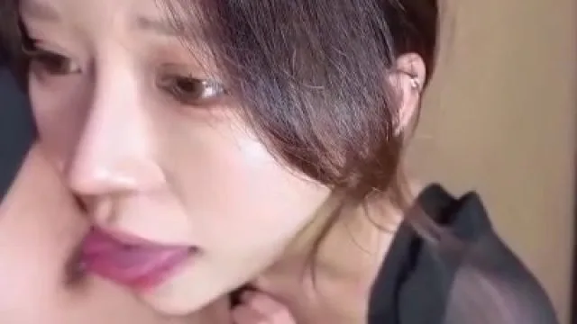 下次我叫个兄弟来3P你让我们爽的话就给你买香奈儿