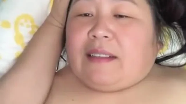 内射了熟女大妈