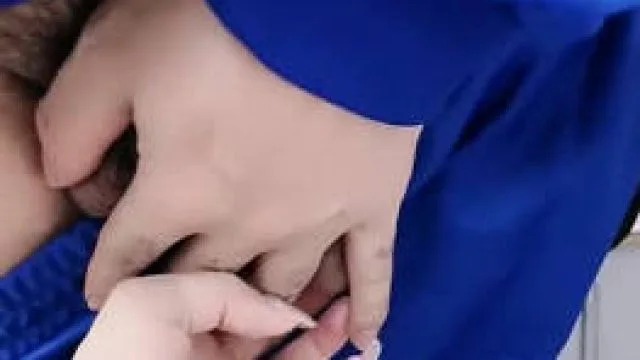 性感骚货老师诱惑还在补习的学生摸奶子