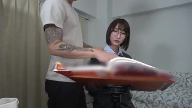 日本眼镜超绝反差婊被钢琴老师爆炒-Yunadoll