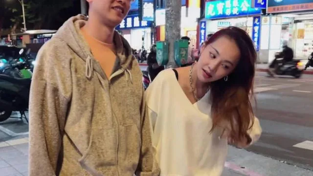EdMosaic02-09室內設計師小梓是欲求不滿女友綠帽癖男友找絕倫雞雞朋友一起3P連續射精2發