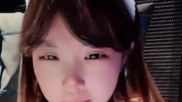 极品身材嫩妹身穿圣诞服和男友在KTV里疯狂做爱啪啪大屌无情抽插