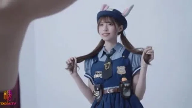 约拍遭阴阳合同要挟校花级别颜值