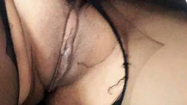 醉奸长腿黑丝巨乳表妹中途醒来反抗喊救命从床上操到落地窗前