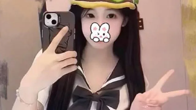 一年前亲自破处的1米68高中妹妹竟然穿校服来酒店