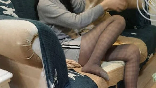 爆操03年粉嫩妹妹上位后入撕烂丝袜刺激得搞得我直接喷射
