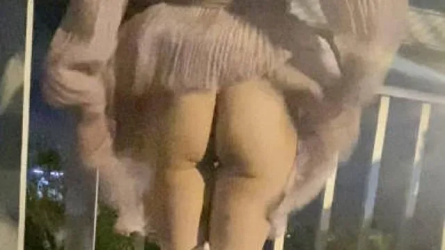 我和亲妹妹人行天桥上刺激野战加口爆
