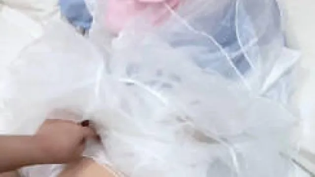 以身抵债洛丽塔小萝莉因欠债父亲跑路被破处