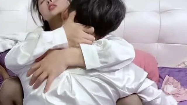 黑丝御姐野外发骚诱惑小弟弟