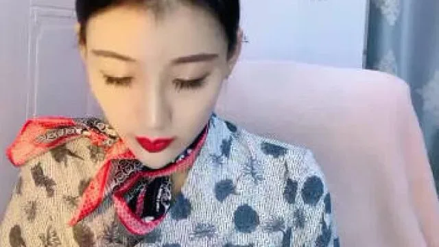 退役空姐在色播平台裸体直播