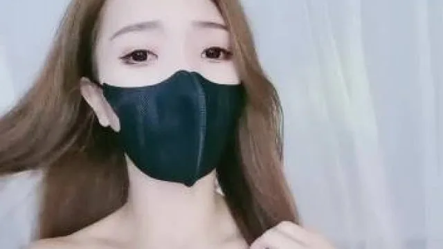 极品美腿小姐姐自慰直播