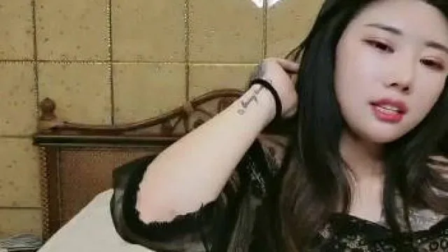 放荡骚姐姐被男友操了两个多小时