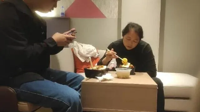 专找老阿姨10-30农村来约炮的熟女还没吃晚饭
