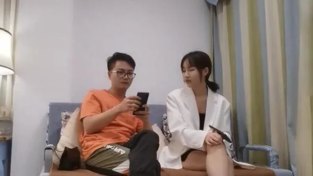 夜色精品探花10-18电话来被妹子发现偷拍翻车