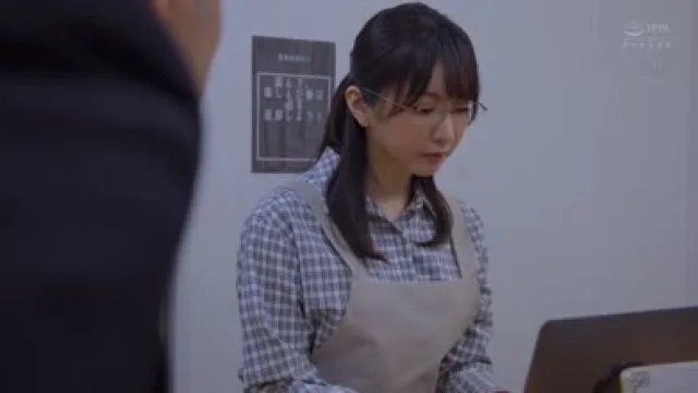 JUR-422 人妻秘书与社长室中热吻交欢的激情瞬间 - 新妻优香
