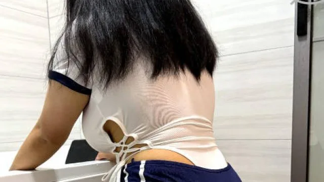 日系服饰妹妹水中自慰后射之