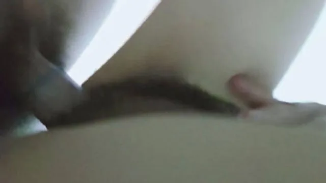 趁老妈出去打牌后我在厕所疯狂后入姐姐