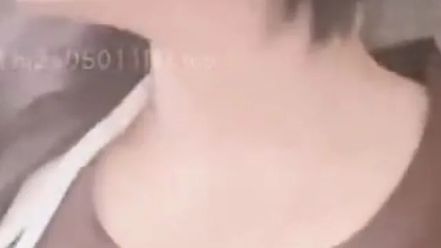 跟朋友老婆偷情朋友打来电话他老婆接着电话晃动屁股让我抽插