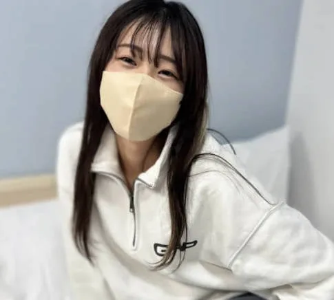 FC2PPV-466361 一位幼儿园老师下班后来看我
