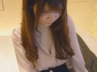 FC2PPV-4584276 苗条妻子出轨丈夫以偿还债务